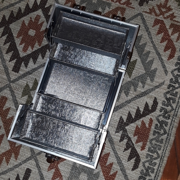 Makeup box - Picture 2 of 4